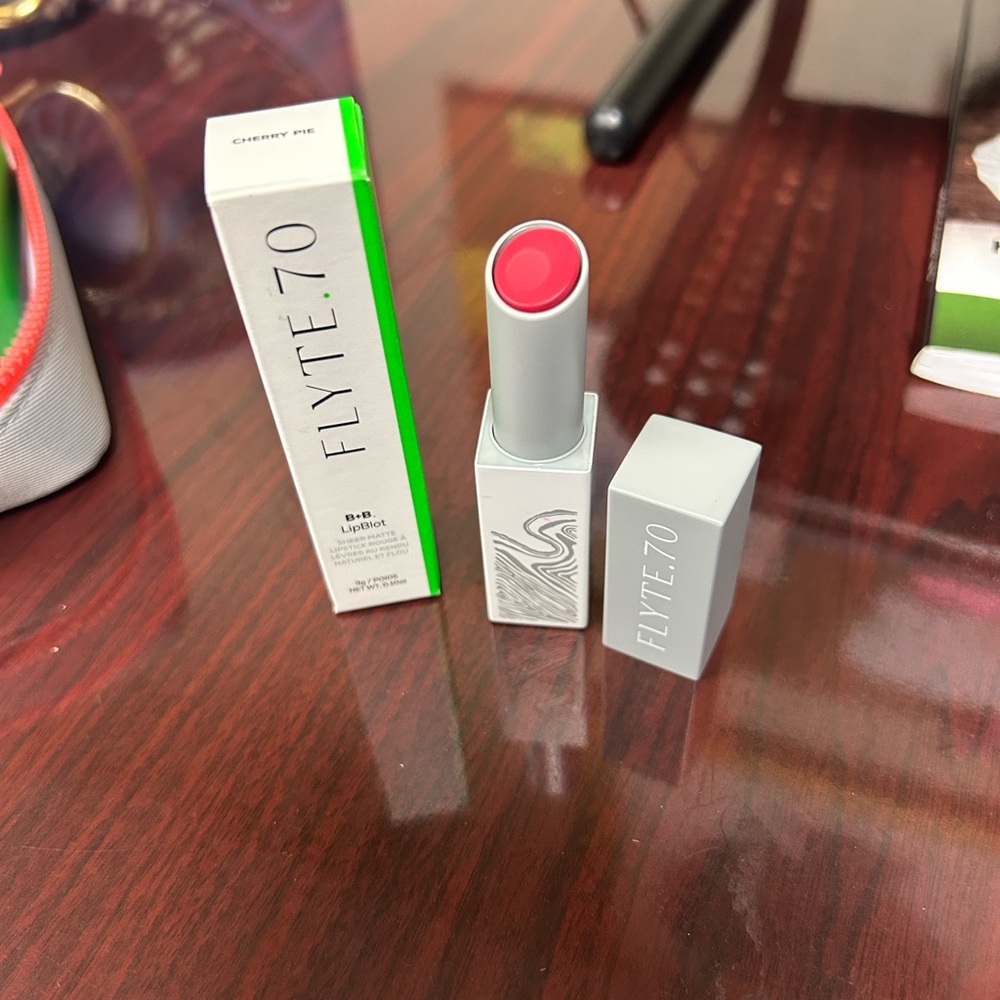 FLYTE.70 cherry Pie 🍒 Lipstick